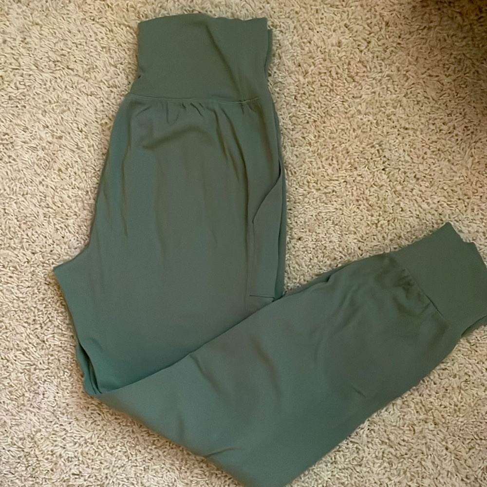 Athleta Salutation Cargo Jogger